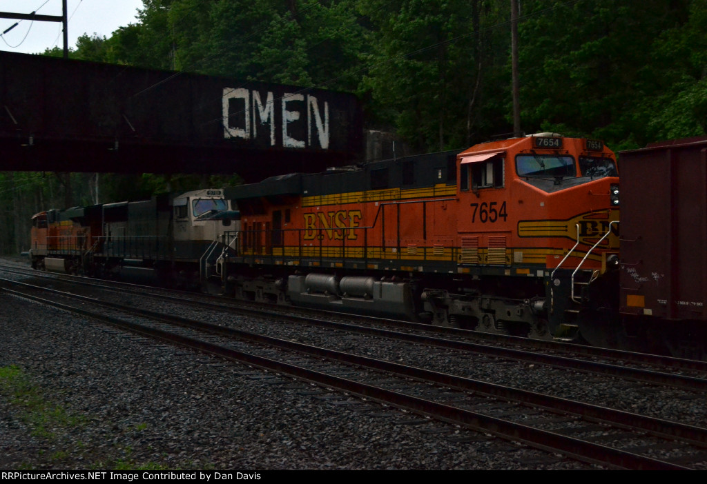 BNSF ES44DC 7654 bringing up slot three on K041-18